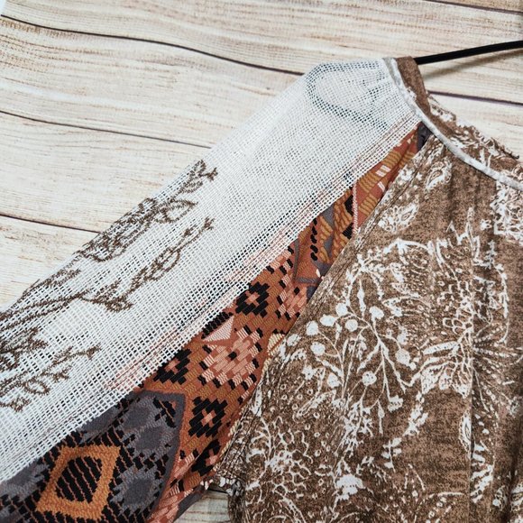 Gimmicks by BKE Brown and Cream Tunic Top - Picture 5 of 16